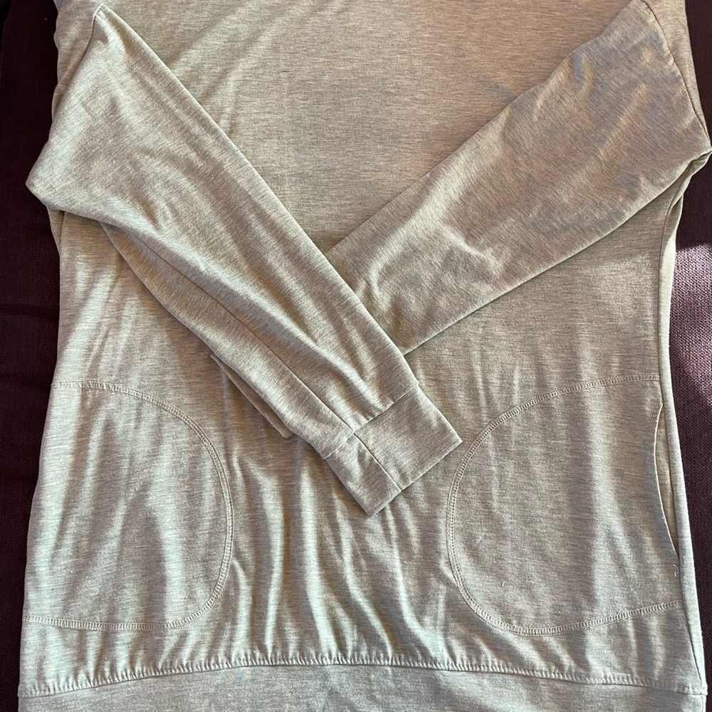 Women’s Light Green Sweatshirt w/ Pockets